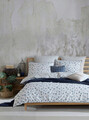 Lenjerie de pat dubla King (DE), 3 piese, L'essentiel Maison, Foglia, Albastru inchis/Alb