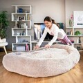 Perna de podea pentru relaxare Human Dog Bed XXL, InnovaGoods, 190 x 140 x 25 cm, poliester, bej