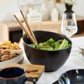 Bol pentru salata si 2 ustensile Mooka, Homla, 24 cm, portelan, negru