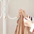 Cuier cu 12 agatatori Songmics, 44x44x182 cm, metal cu invelis rezistent la rugina, crem deschis
