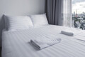 Lenjerie de pat Hotel Line, dubla, 210x230 cm, amestec bumbac, satin,  250 TC, alb, cu dungi 1 cm