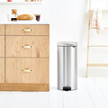 Cos de gunoi cu pedala, Brabantia, NewIcon Fingerprint Proof, 30 L, 38x29.3x67.9 cm, otel, argintiu