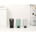 Cos de gunoi cu pedala, Brabantia, StepUp, 10 L, 26.5x20.3x38.1 cm, polipropilena, verde jad
