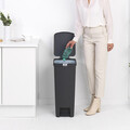 Cos de gunoi cu pedala, Brabantia, StepUp, 40 L, 35.2x28x66.6 cm, polipropilena, gri inchis