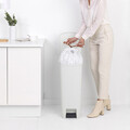 Cos de gunoi cu pedala, Brabantia, StepUp, 40 L, 35.2x28x66.6 cm, polipropilena, gri deschis