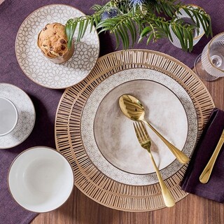 Alb;Maro, Serviciu de masa