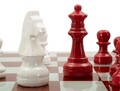 Joc de sah Red/White Chess, Mauro Ferretti, 61x61x14 cm, polirasina/sticla, multicolor