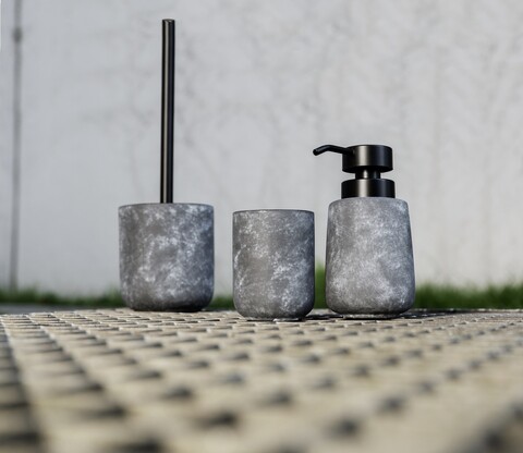 Perie pentru toaleta cu suport Sacile, Wenko, 11.5x38 cm, ceramica/inox, gri/negru