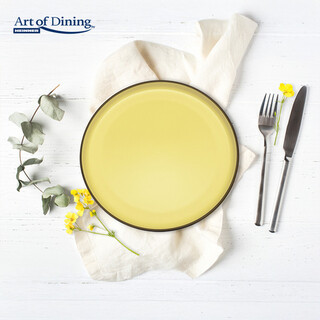 Galben;Negru, Set farfurii intinse