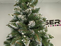 Brad artificial Christmas Deluxe by Sersimo, Crystal nins cu merisoare, 2D, 250cm