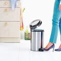 Cos de gunoi cu pedala, Brabantia, NewIcon Fingerprint Proof, 12 L, 33.8x25.1x41.1 cm, otel, argintiu