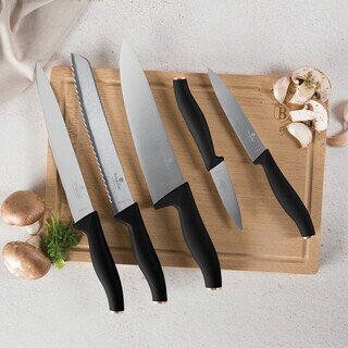 Negru;Natur, Set cu tocator