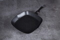 Tigaie grill Berlinger Haus, Shiny Black, 28 cm, 2.1 L, aluminiu forjat, negru