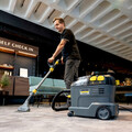 Aspirator cu spalare prin injectie-extractie profesional Puzzi 8/1 C cu duza de podea, Karcher, gri
