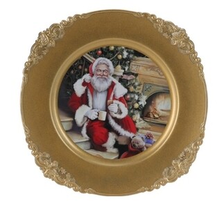Auriu, Santa sitting by fireplace